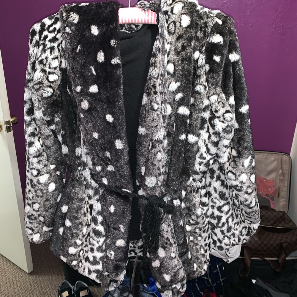 Grey spotted fur coat.